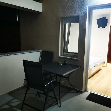 Апартаменты Studio Apartman Rosa Затон Экстерьер фото