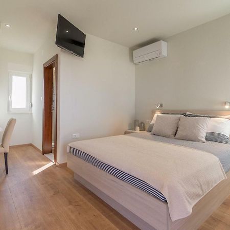 Апартаменты Studio Apartman Rosa Затон Экстерьер фото