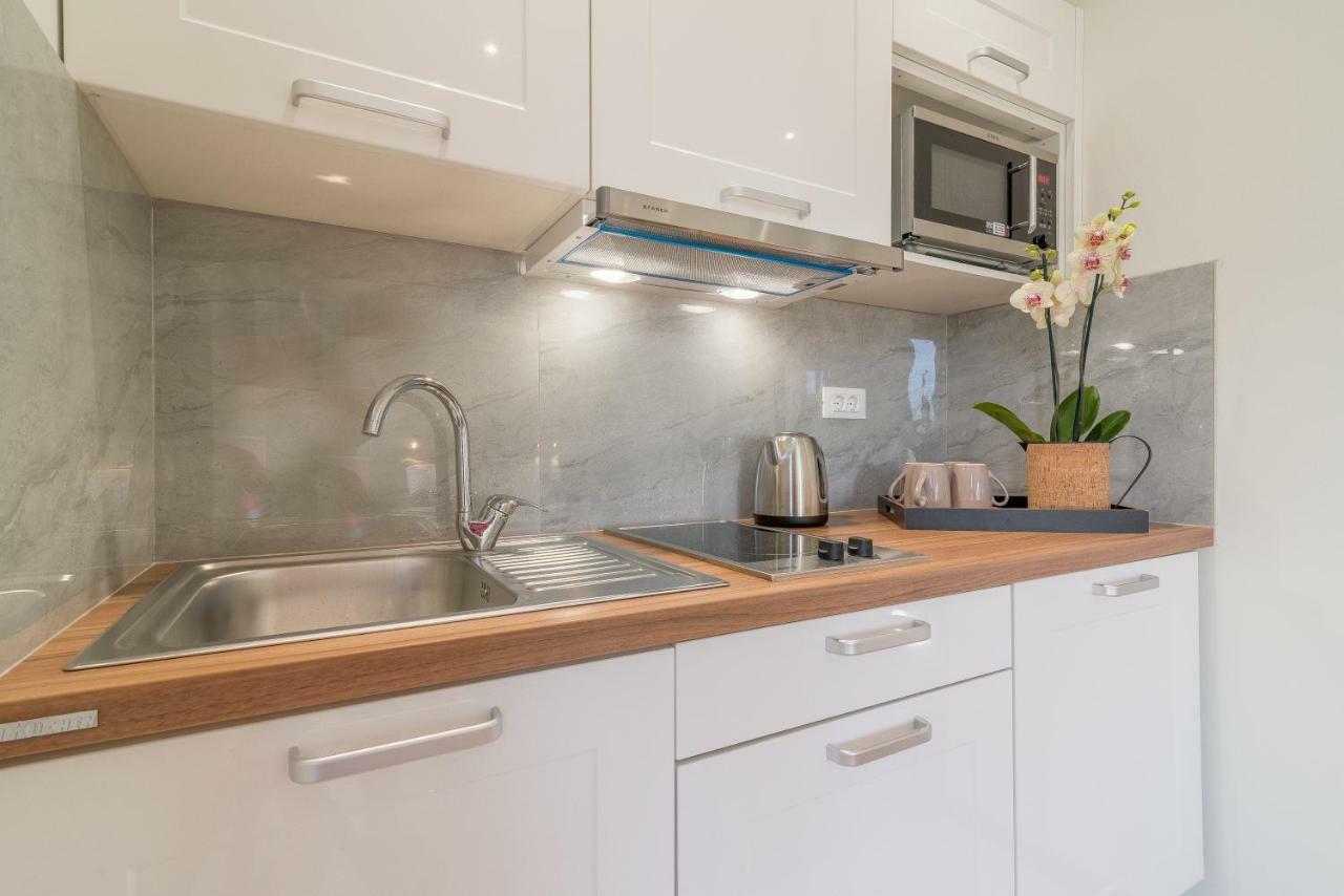 Апартаменты Studio Apartman Rosa Затон Экстерьер фото