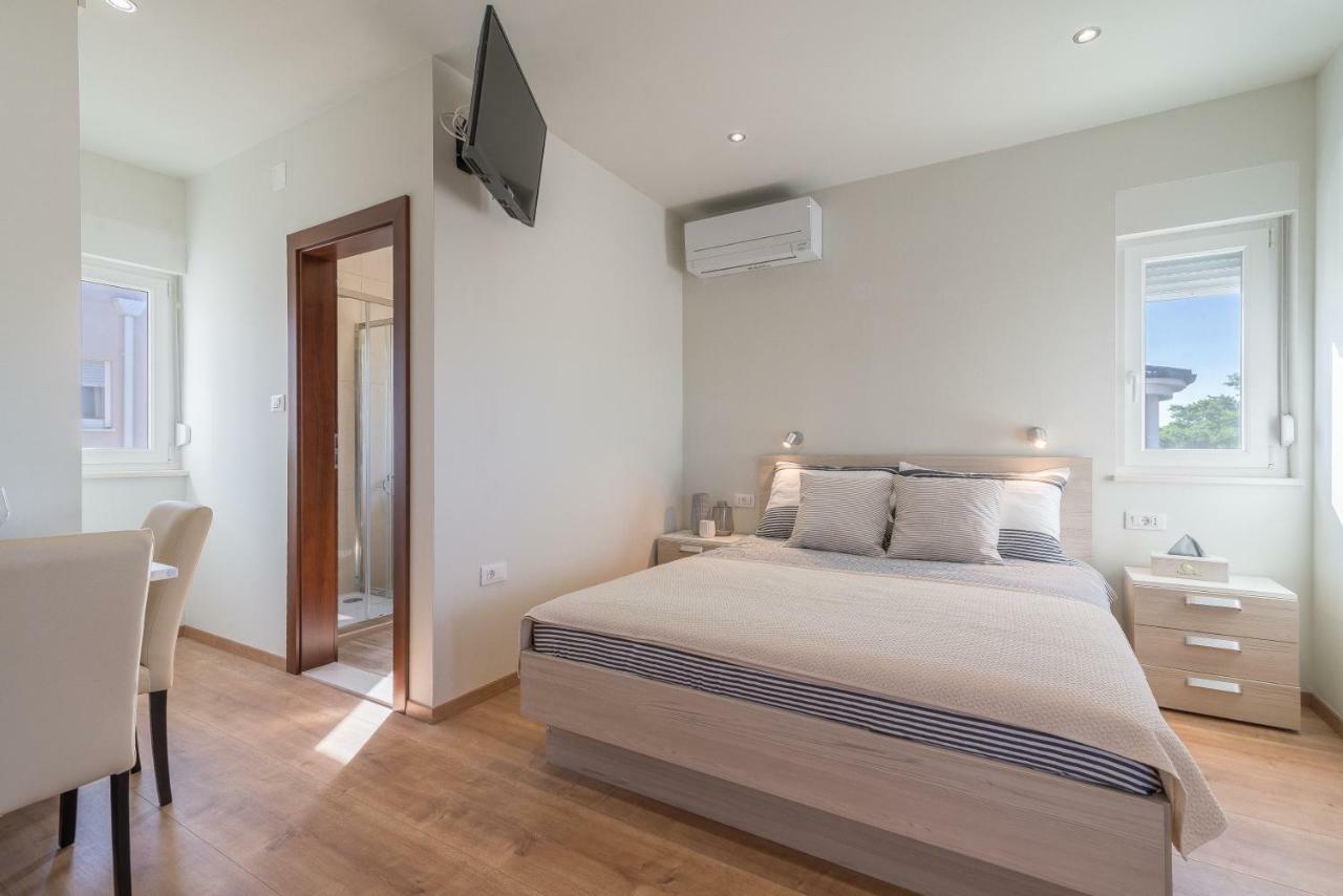 Апартаменты Studio Apartman Rosa Затон Экстерьер фото