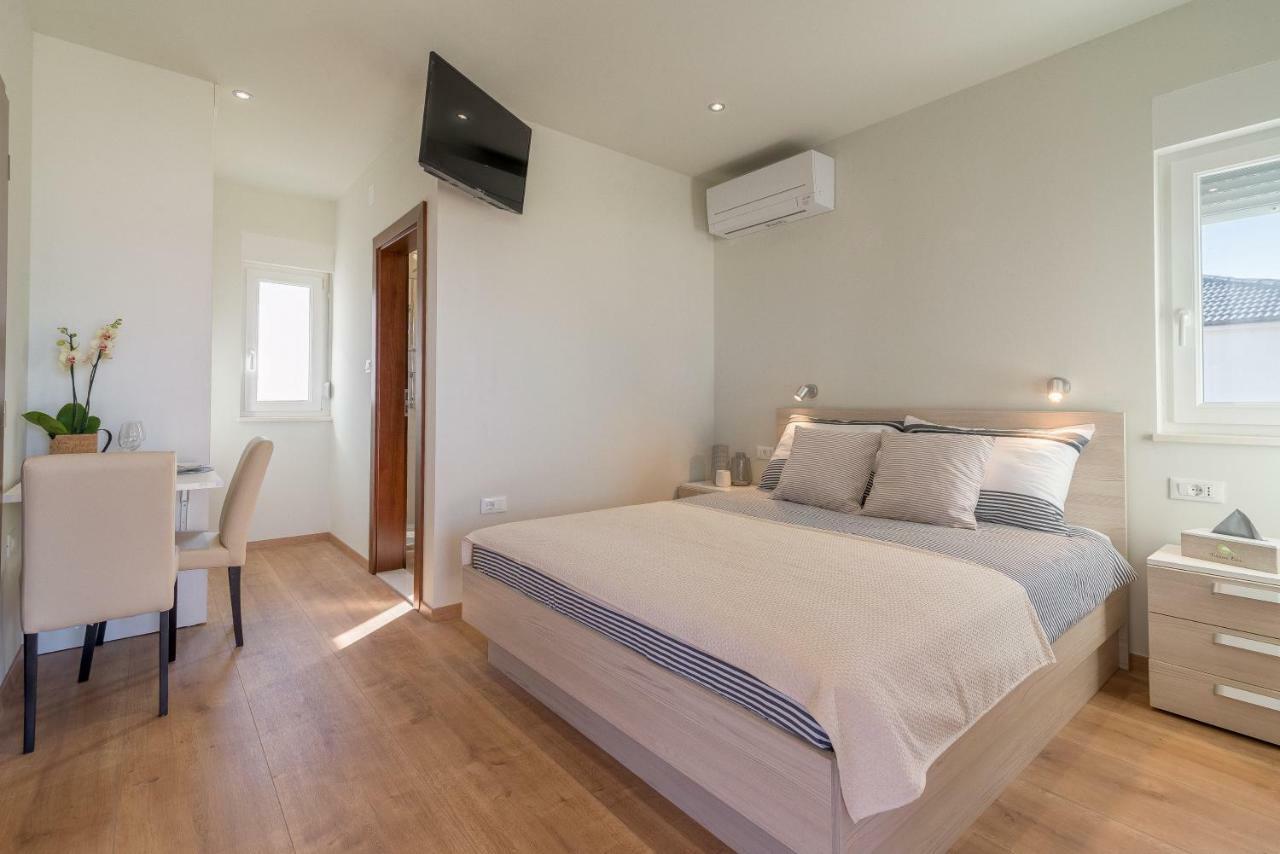 Апартаменты Studio Apartman Rosa Затон Экстерьер фото
